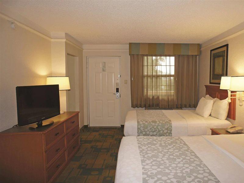 La Quinta Inn By Wyndham Pensacola Exterior photo