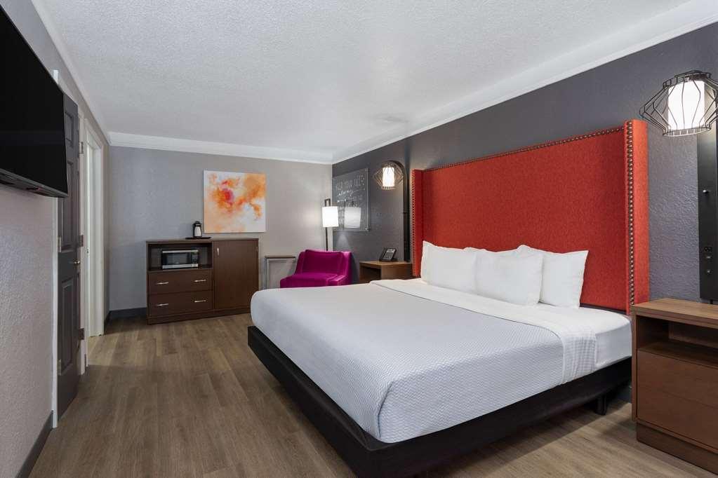 La Quinta Inn By Wyndham Pensacola Room photo