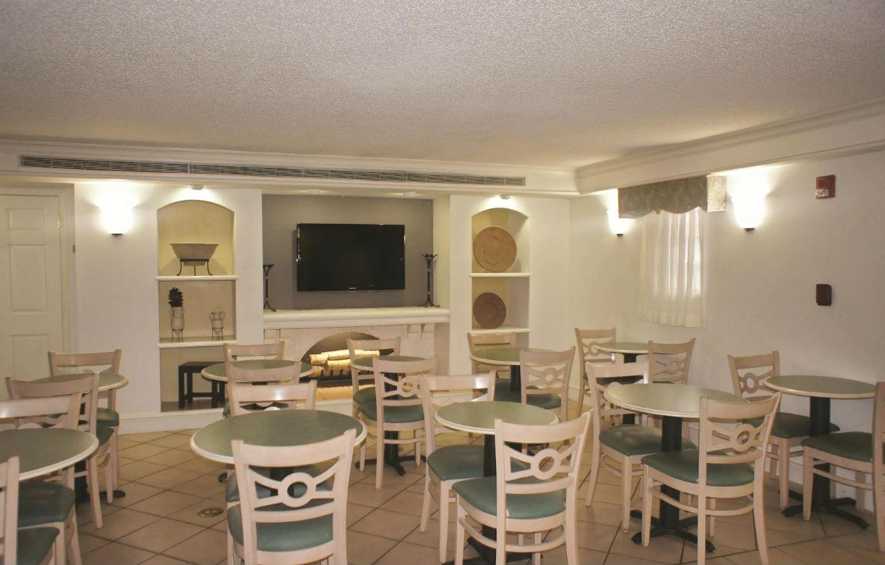 La Quinta Inn By Wyndham Pensacola Exterior photo
